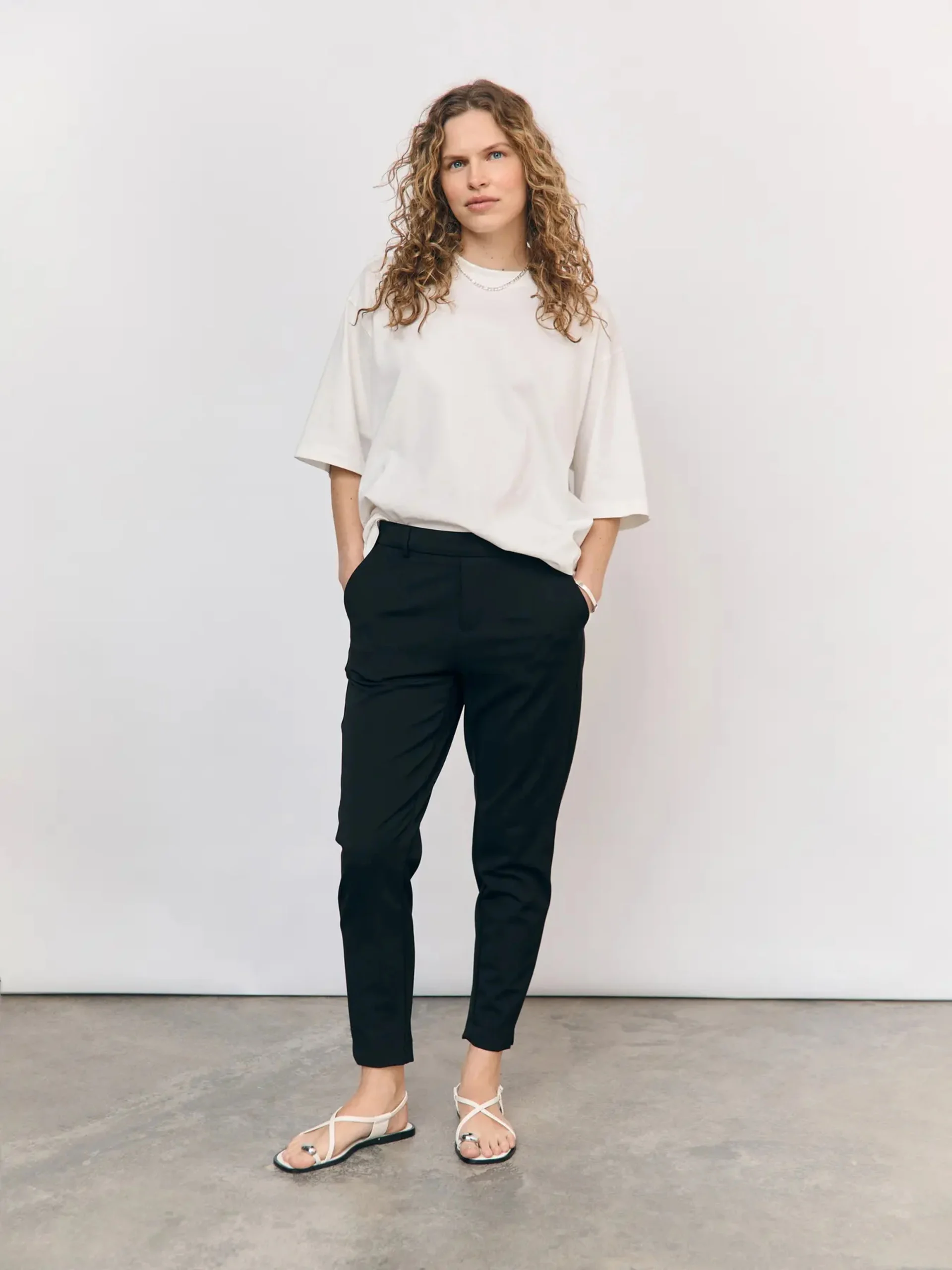 Lisa slim modell svart hvit Ny